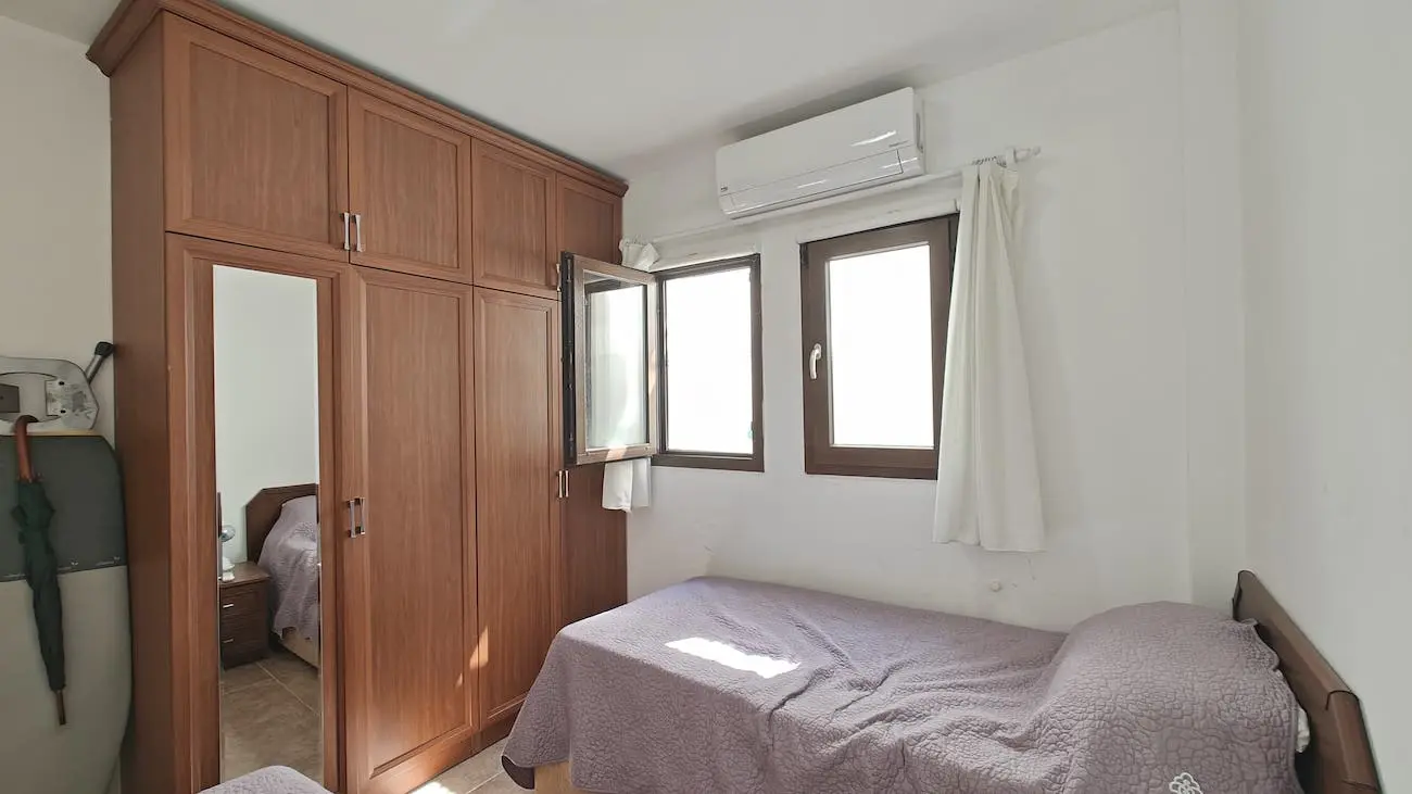 Twin bedroom